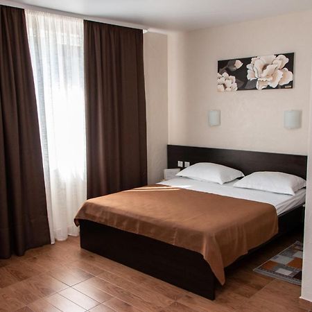 Гостинний Двір "Марія" Hotel โครโปนิตสกี ภายนอก รูปภาพ