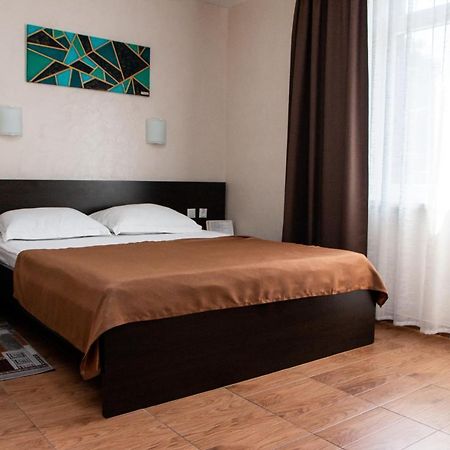 Гостинний Двір "Марія" Hotel โครโปนิตสกี ภายนอก รูปภาพ