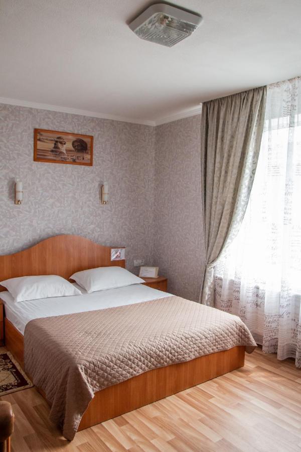 Гостинний Двір "Марія" Hotel โครโปนิตสกี ภายนอก รูปภาพ