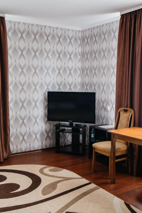 Гостинний Двір "Марія" Hotel โครโปนิตสกี ภายนอก รูปภาพ