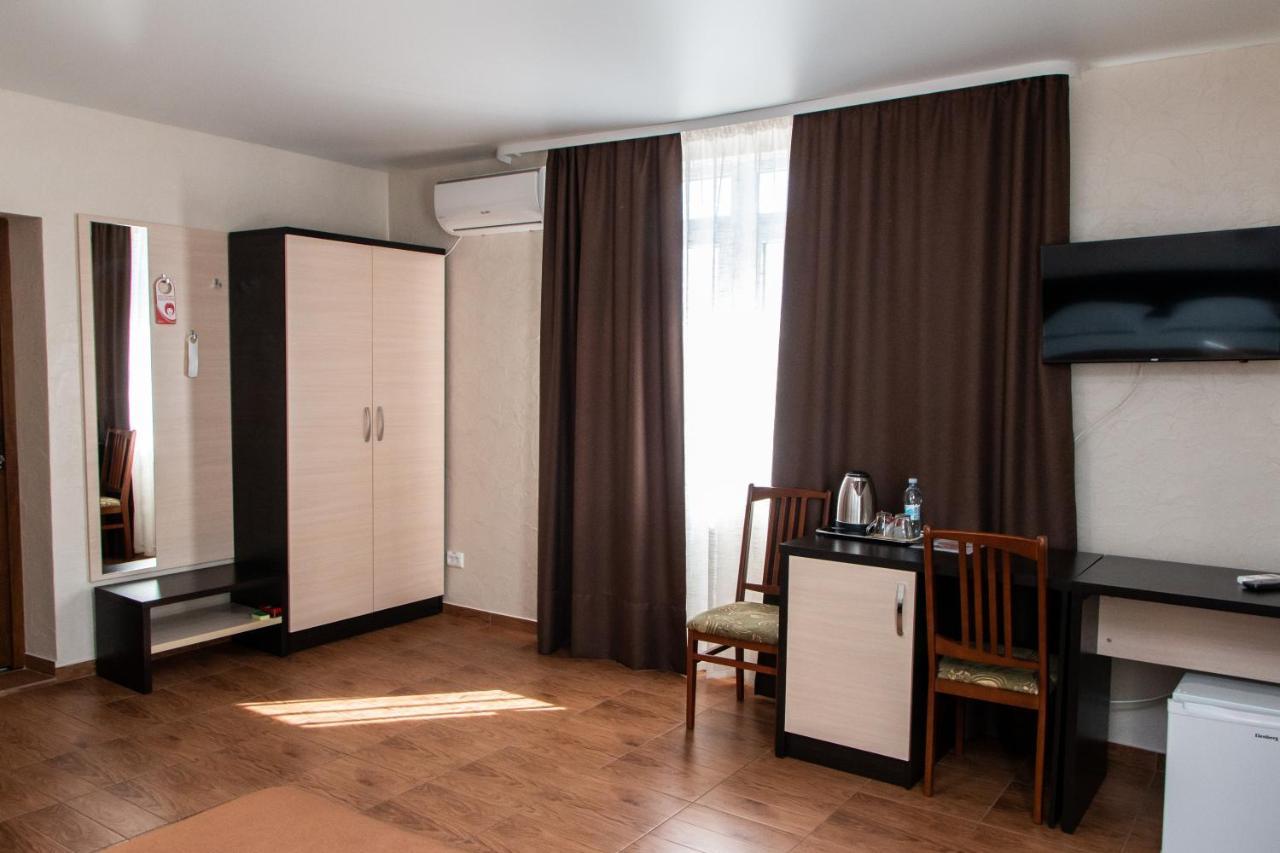 Гостинний Двір "Марія" Hotel โครโปนิตสกี ภายนอก รูปภาพ