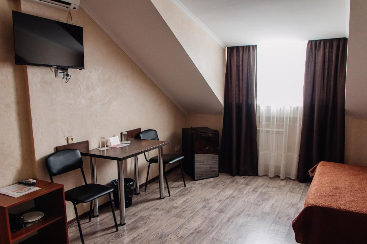 Гостинний Двір "Марія" Hotel โครโปนิตสกี ภายนอก รูปภาพ