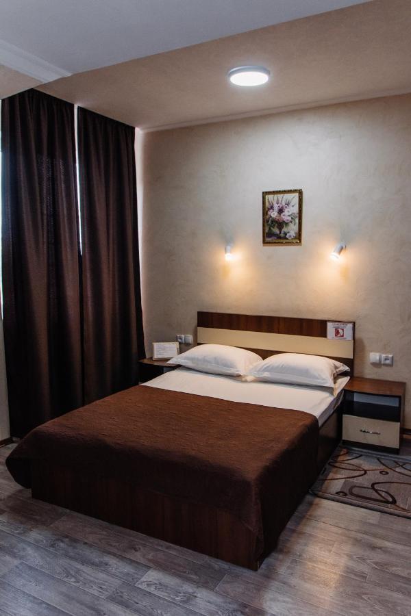 Гостинний Двір "Марія" Hotel โครโปนิตสกี ภายนอก รูปภาพ