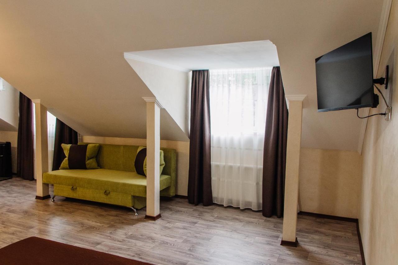 Гостинний Двір "Марія" Hotel โครโปนิตสกี ภายนอก รูปภาพ
