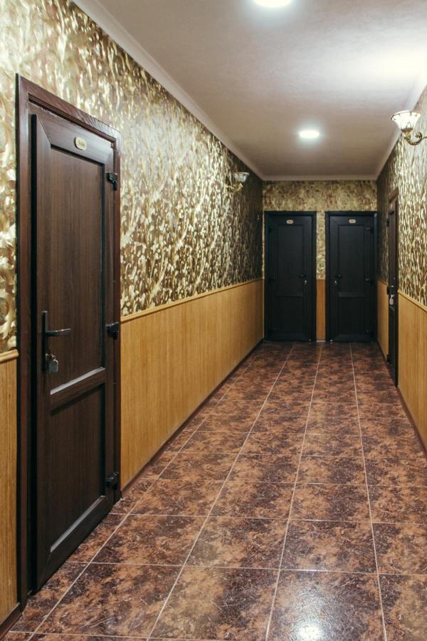 Гостинний Двір "Марія" Hotel โครโปนิตสกี ภายนอก รูปภาพ