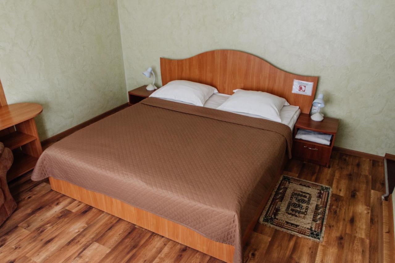 Гостинний Двір "Марія" Hotel โครโปนิตสกี ภายนอก รูปภาพ