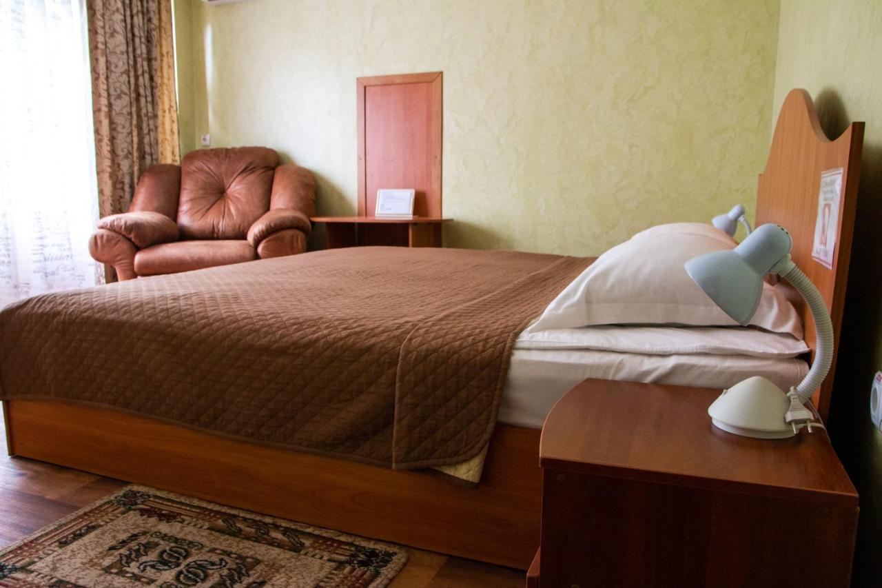 Гостинний Двір "Марія" Hotel โครโปนิตสกี ภายนอก รูปภาพ