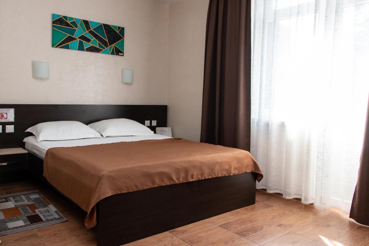 Гостинний Двір "Марія" Hotel โครโปนิตสกี ภายนอก รูปภาพ
