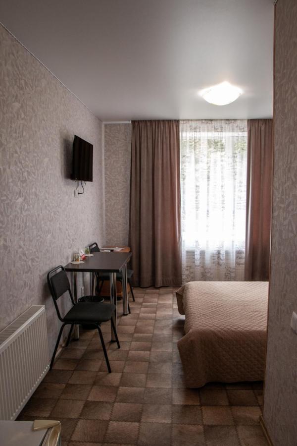 Гостинний Двір "Марія" Hotel โครโปนิตสกี ภายนอก รูปภาพ