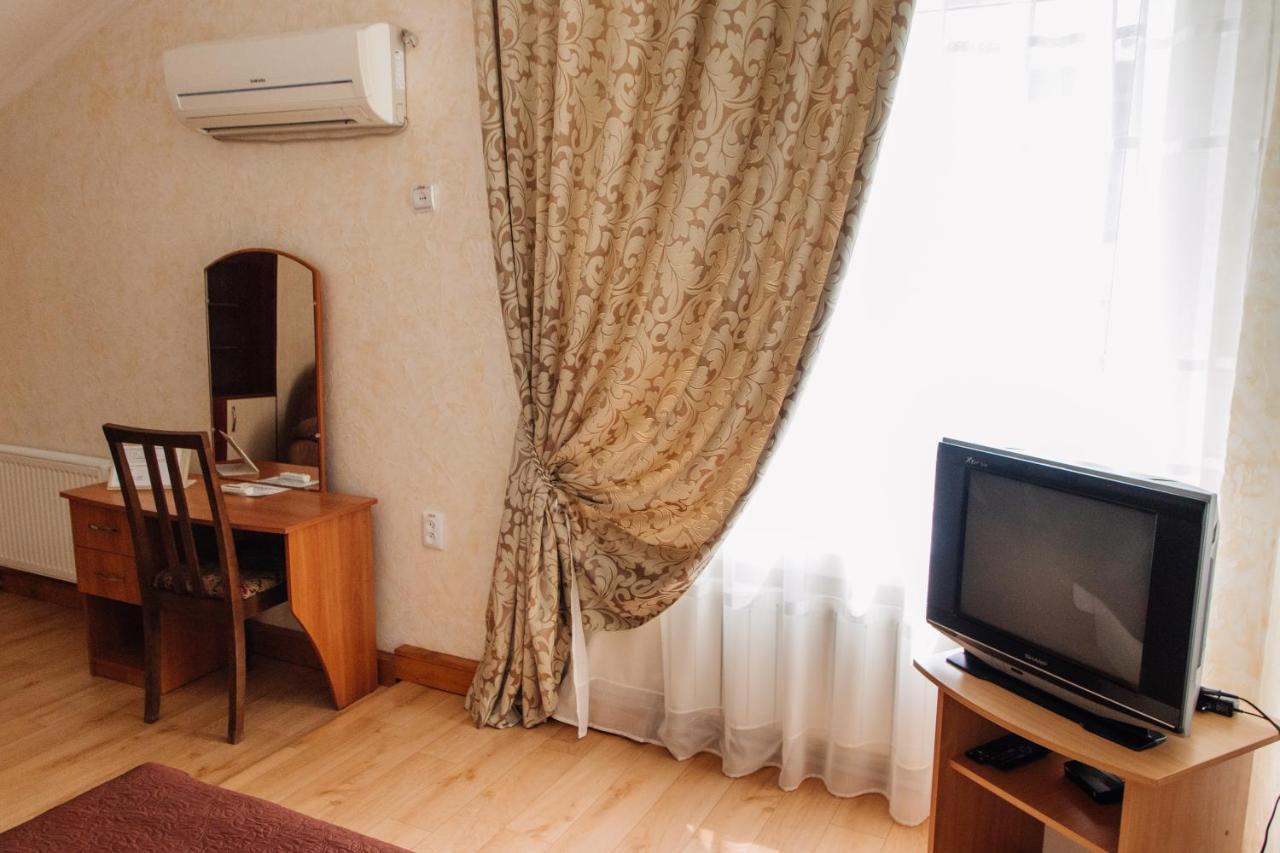 Гостинний Двір "Марія" Hotel โครโปนิตสกี ภายนอก รูปภาพ