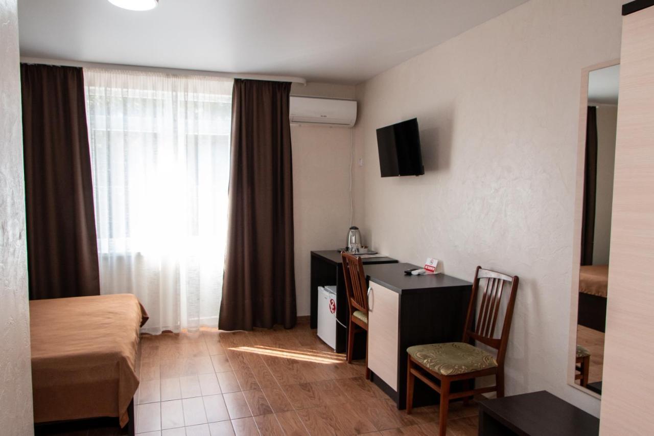 Гостинний Двір "Марія" Hotel โครโปนิตสกี ภายนอก รูปภาพ