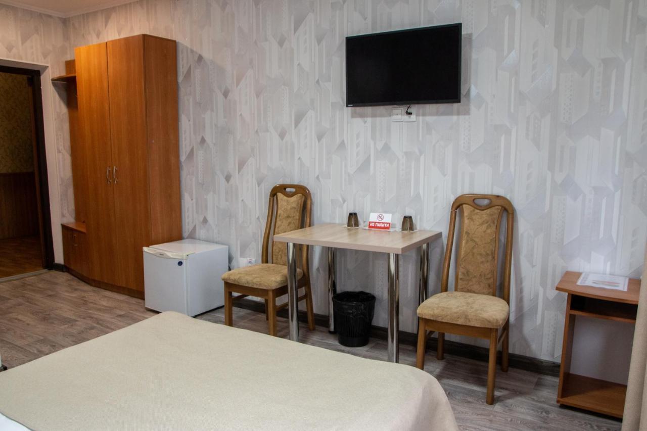 Гостинний Двір "Марія" Hotel โครโปนิตสกี ภายนอก รูปภาพ