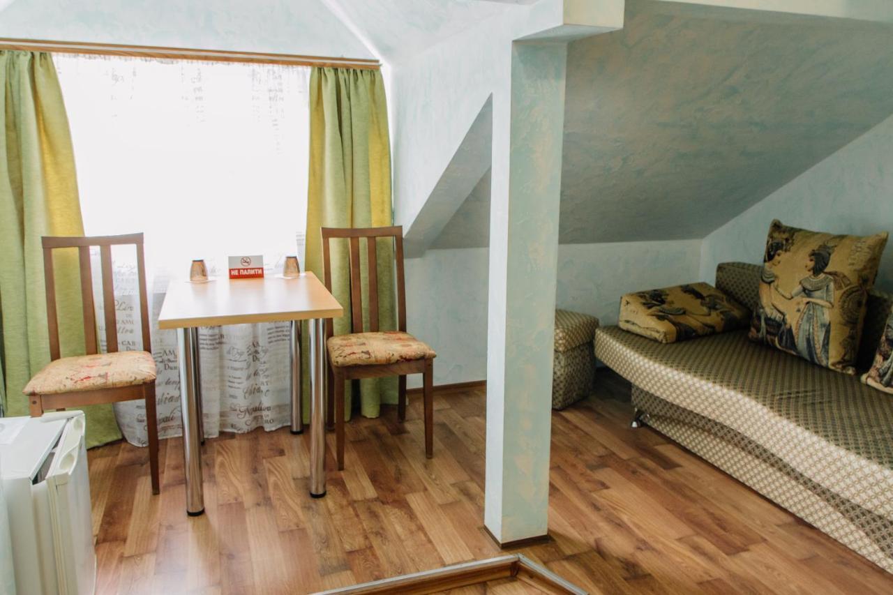 Гостинний Двір "Марія" Hotel โครโปนิตสกี ภายนอก รูปภาพ