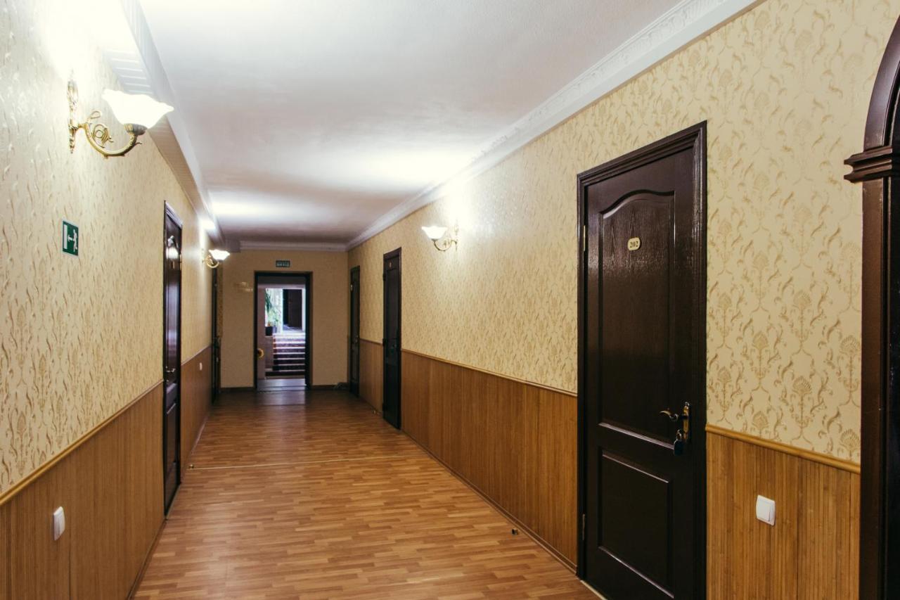 Гостинний Двір "Марія" Hotel โครโปนิตสกี ภายนอก รูปภาพ