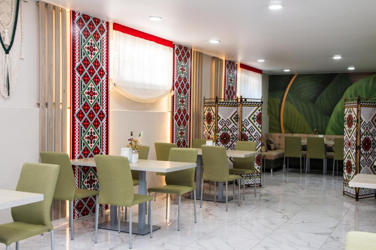 Гостинний Двір "Марія" Hotel โครโปนิตสกี ภายนอก รูปภาพ